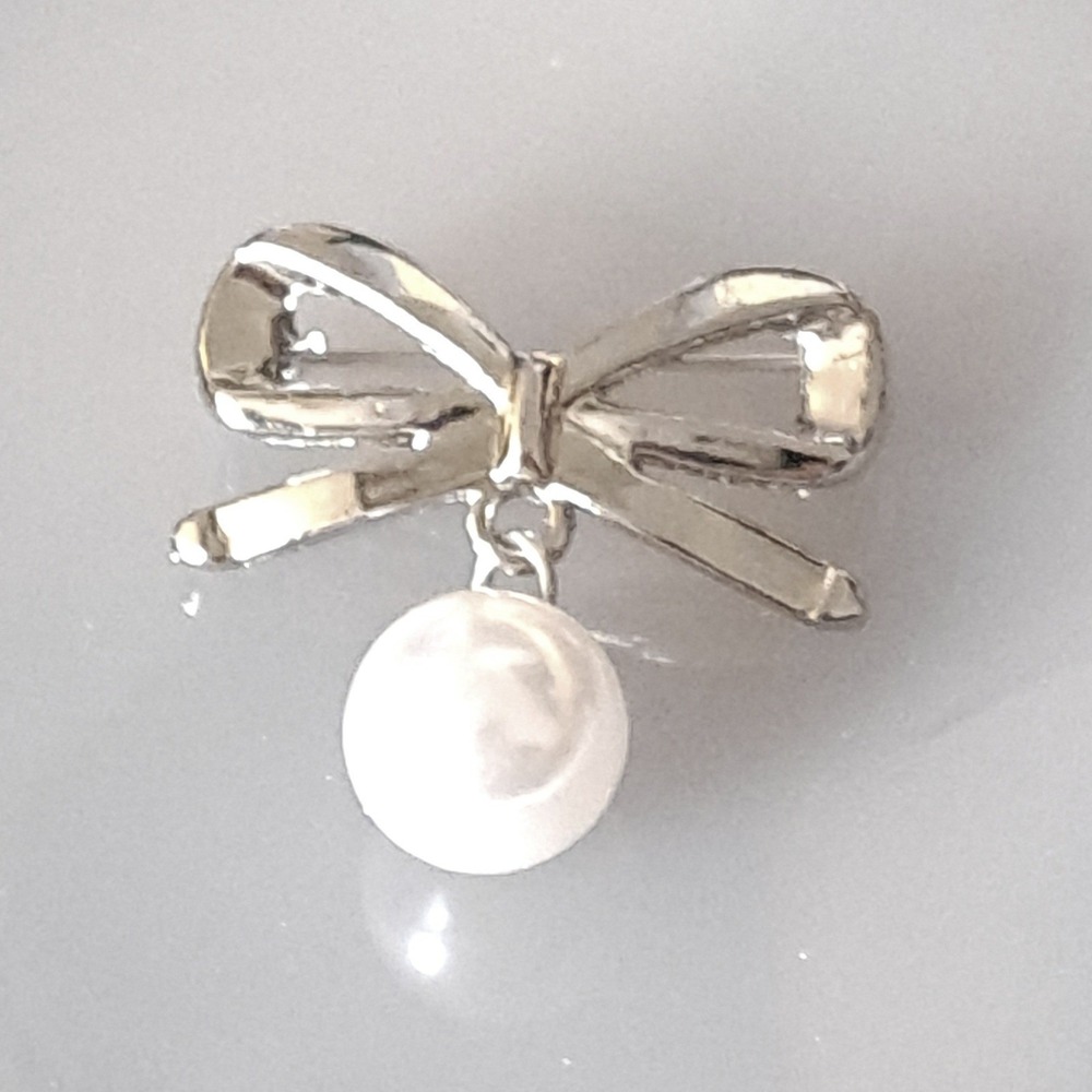 New Boutique Silver Bow Pearl Drop Brooch Womens Pin Coquette Balletcore Elegant